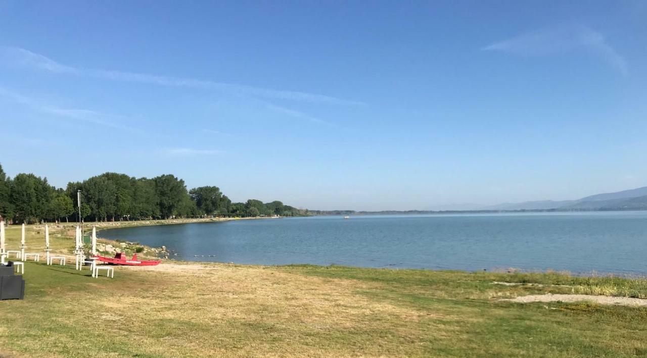 I See Lake Castiglione del Lago Exterior foto